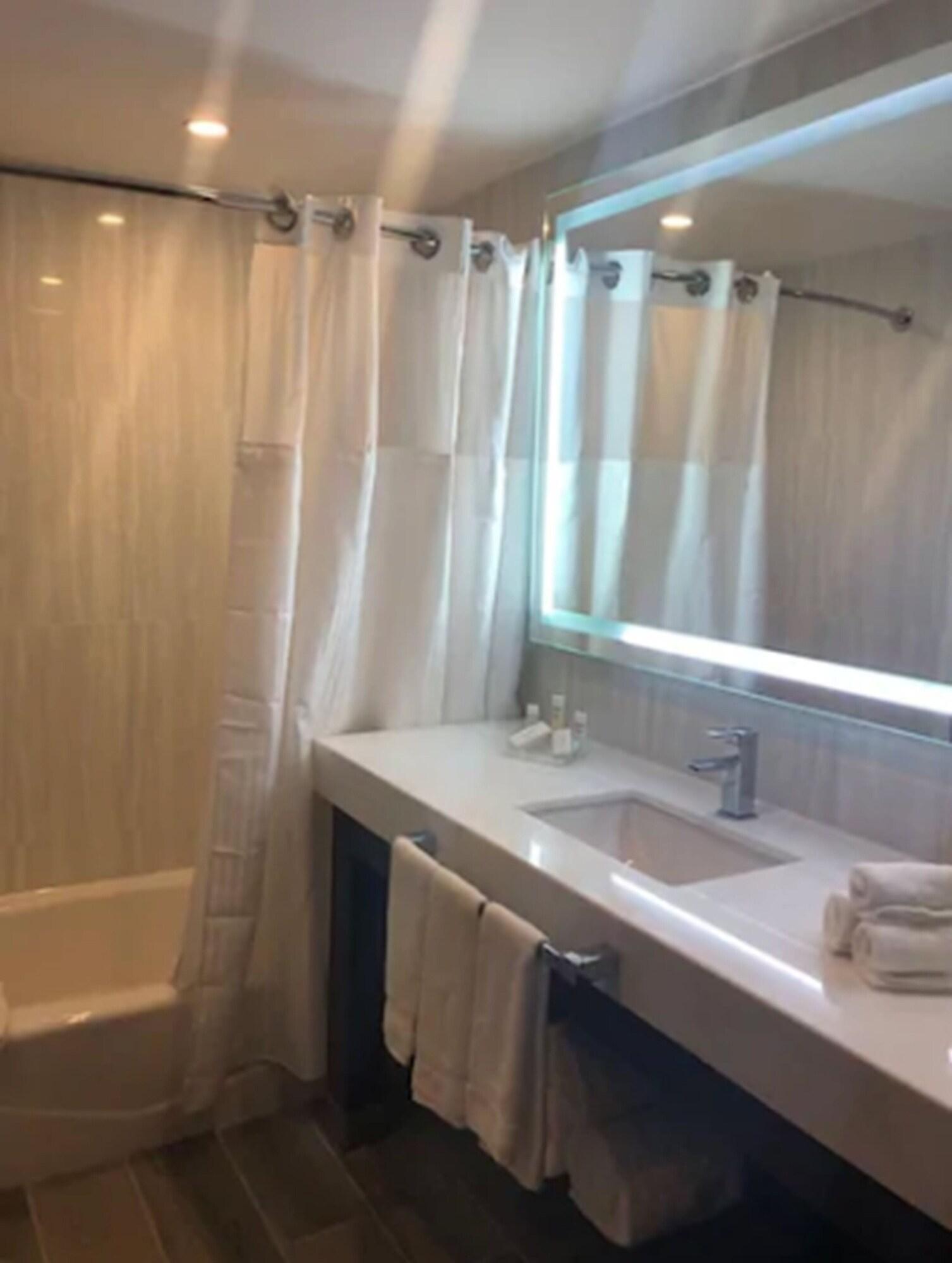 Hilton Garden Inn Salamanca Bagian luar foto