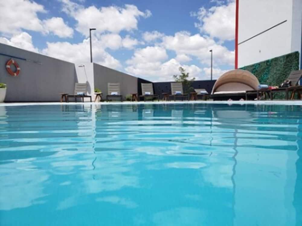 Hilton Garden Inn Salamanca Bagian luar foto